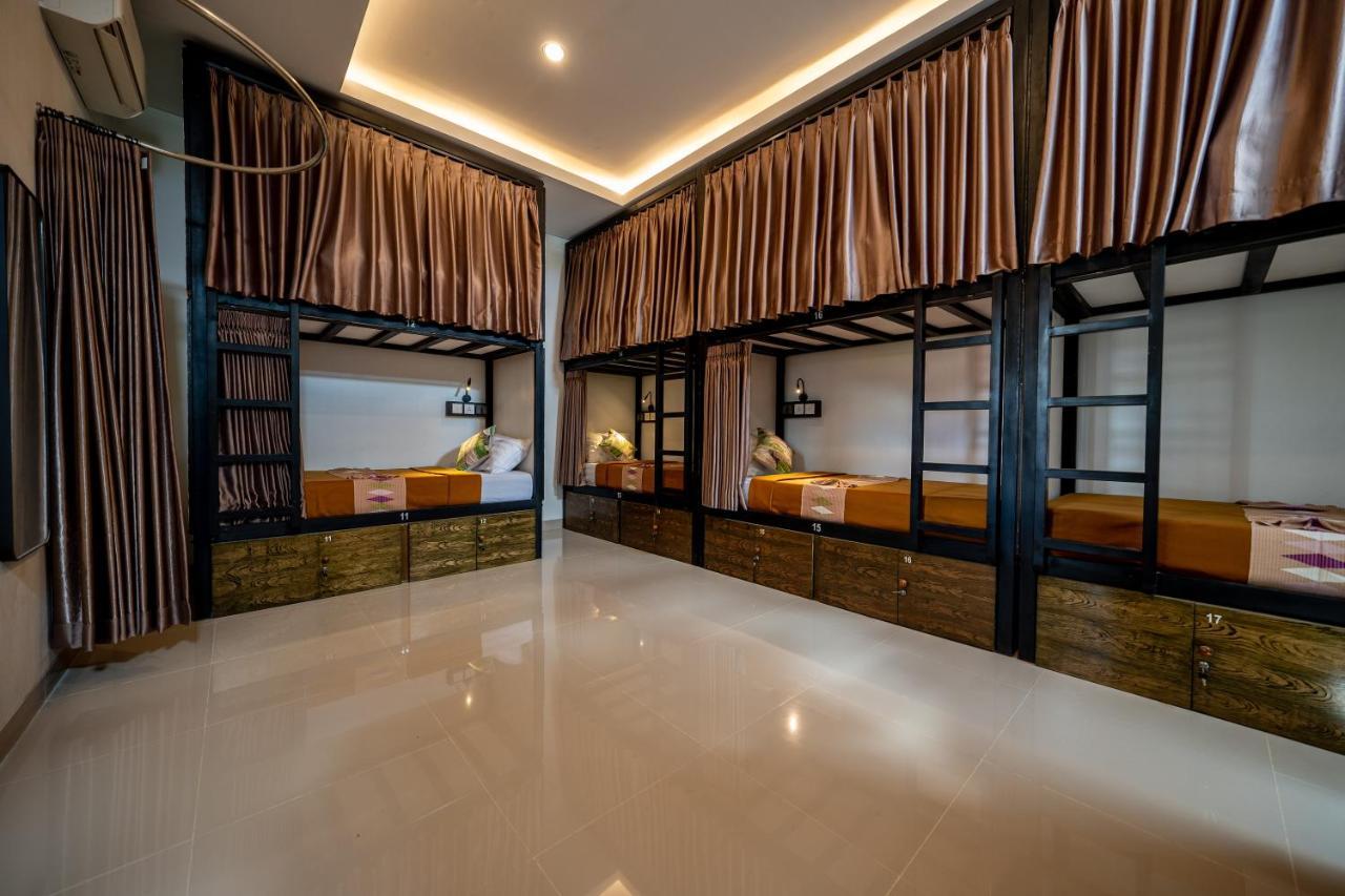 The Moon Hostel Batununggul Exterior photo