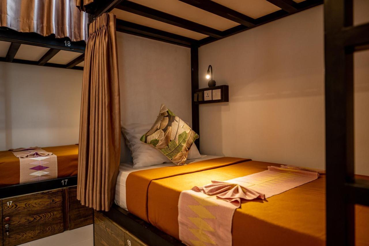 The Moon Hostel Batununggul Exterior photo