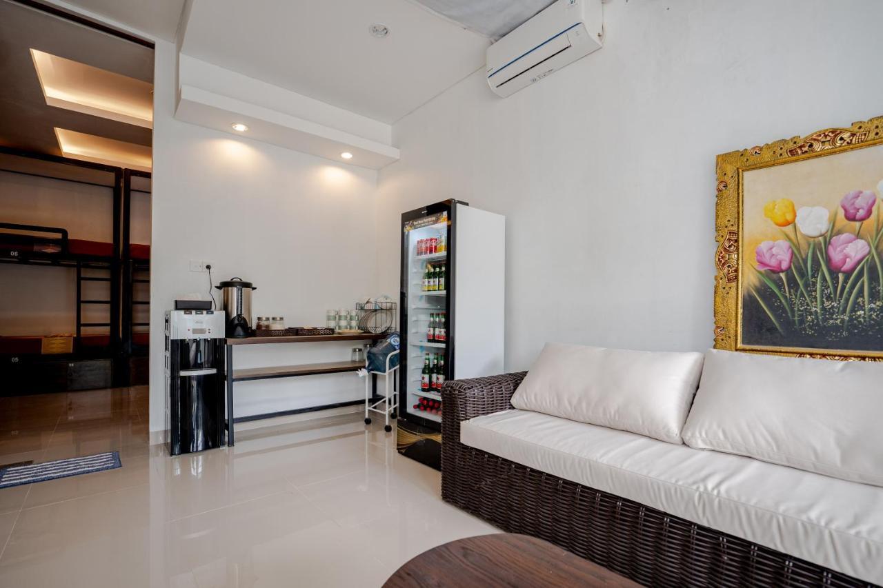 The Moon Hostel Batununggul Exterior photo