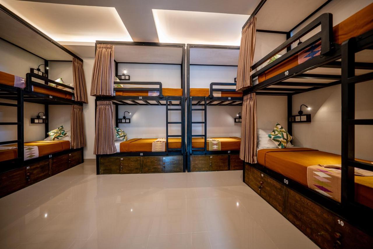 The Moon Hostel Batununggul Exterior photo